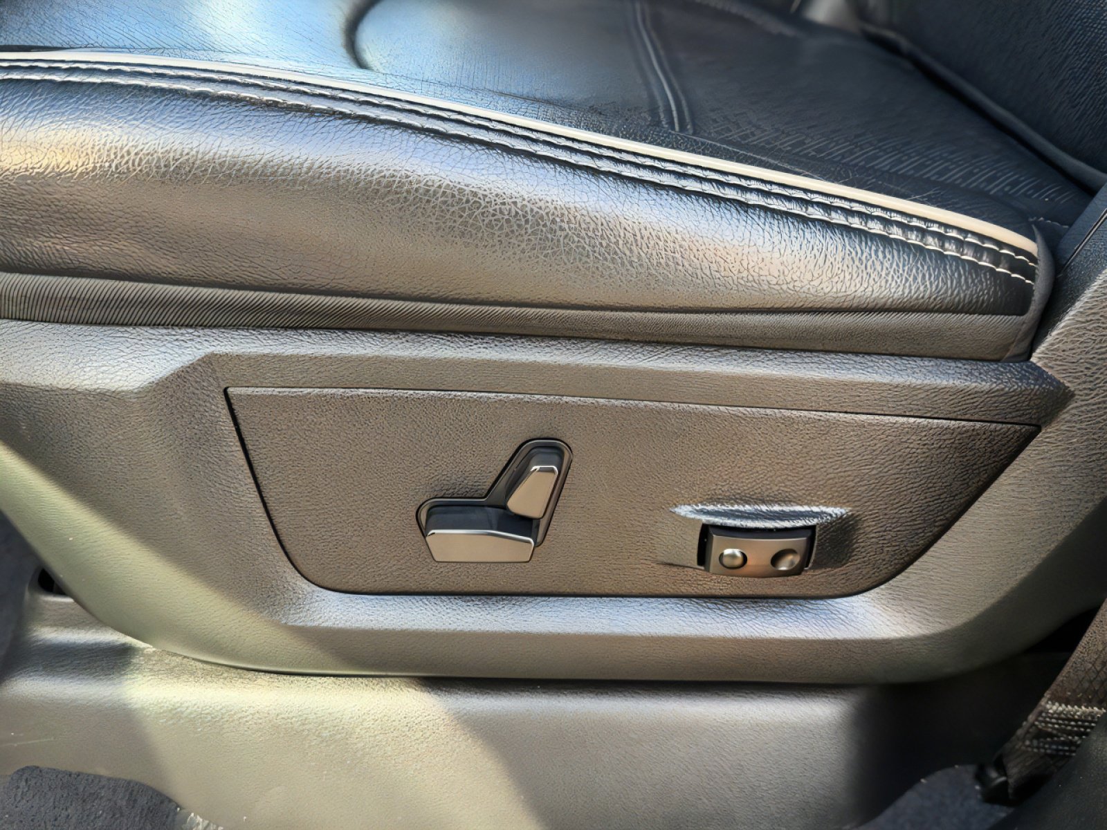 Used 2024 RAM 3500 Laramie w/ Night Edition AWD/4WD image 25