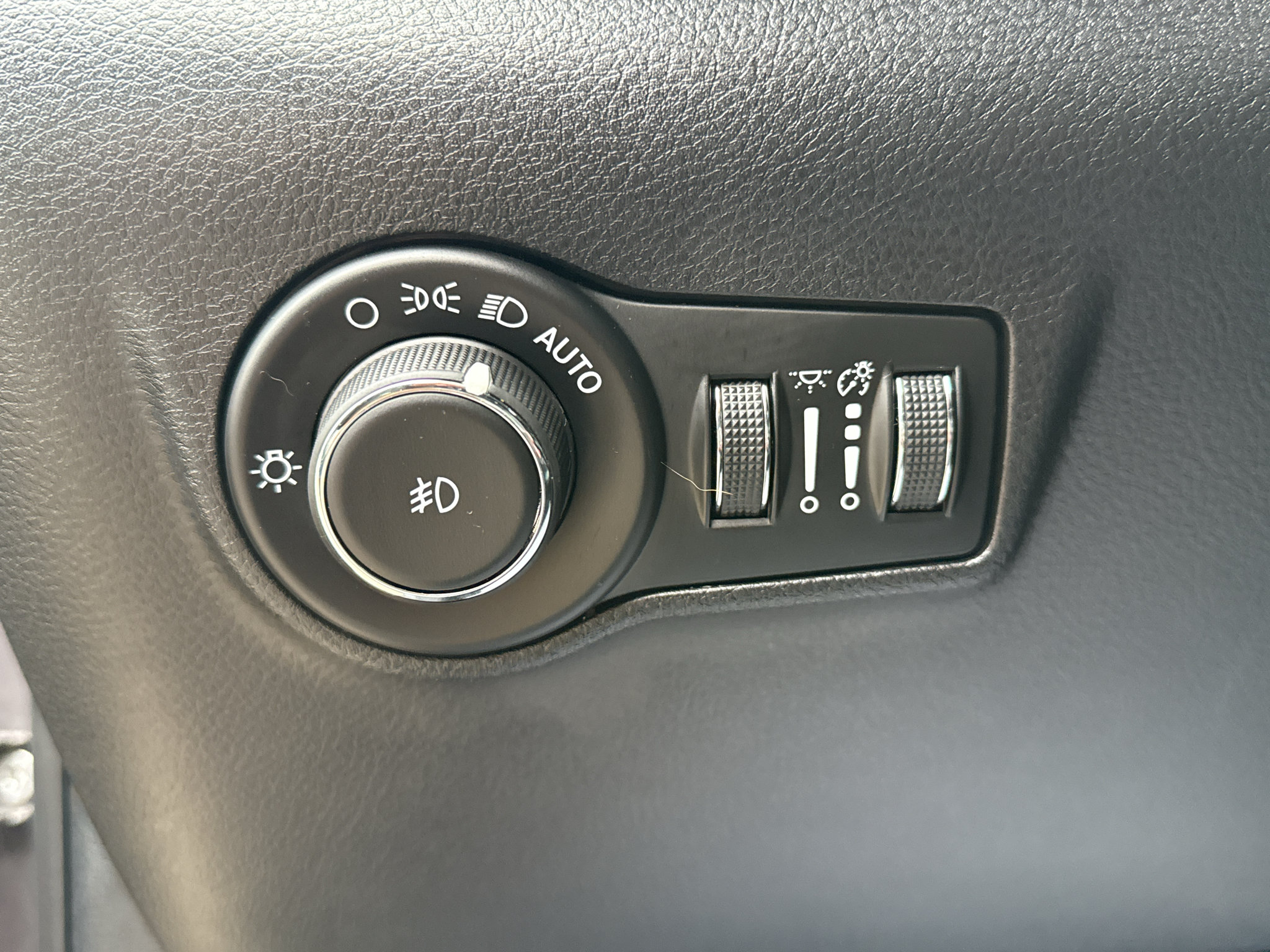 Used 2024 Jeep Compass Latitude w/ Convenience Group AWD/4WD image 12