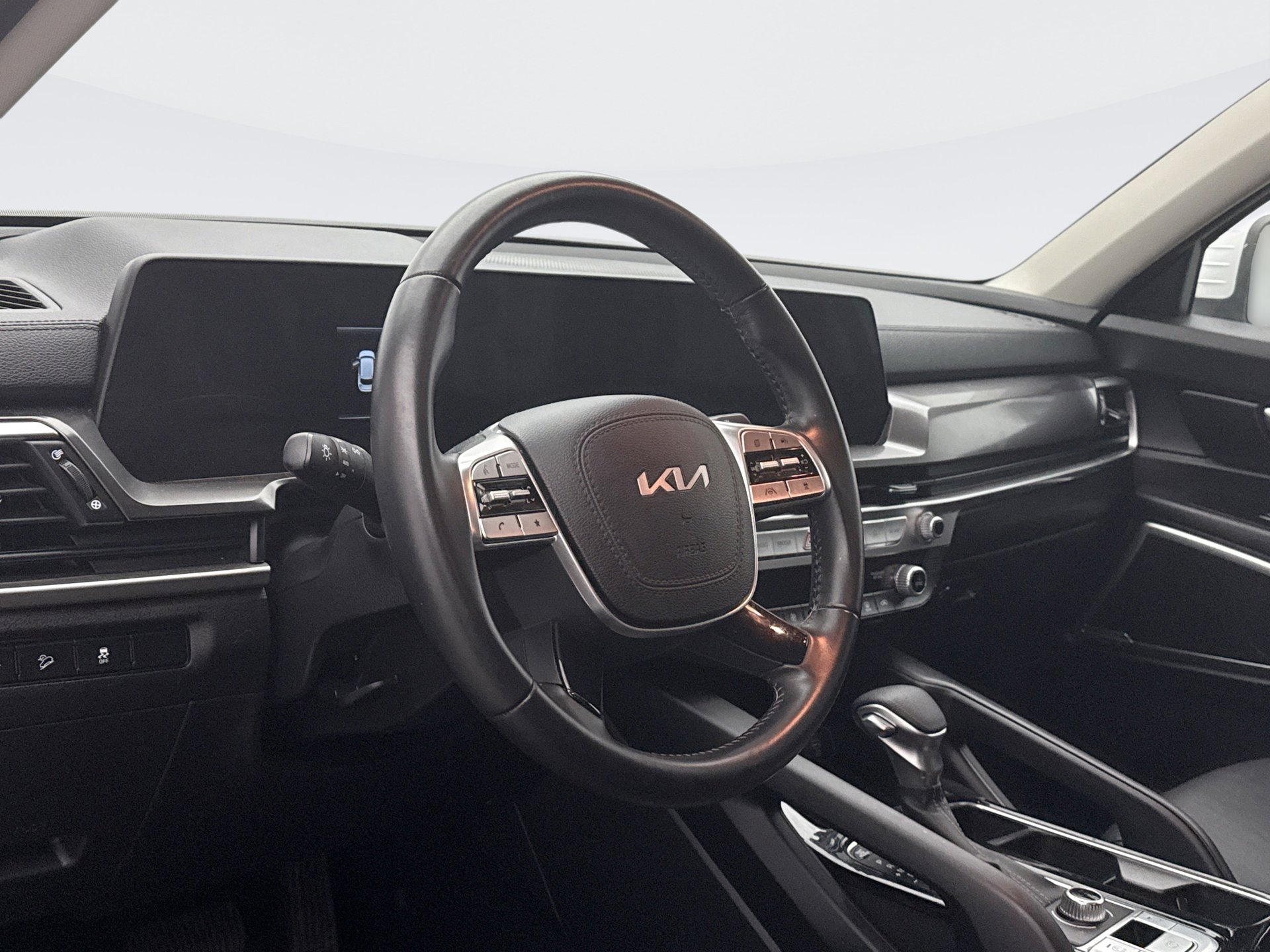 Used 2023 Kia Telluride LX image 7