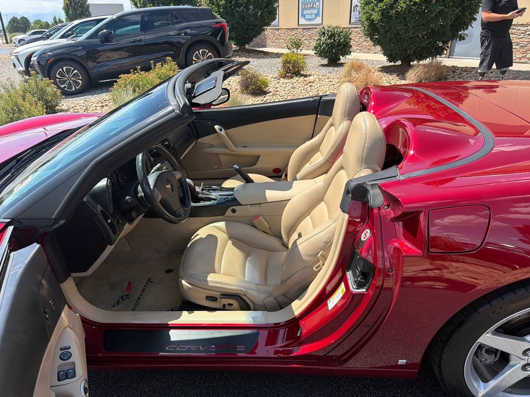 Used 2006 Chevrolet Corvette Convertible w/ Preferred Equipment Group RWD image 39