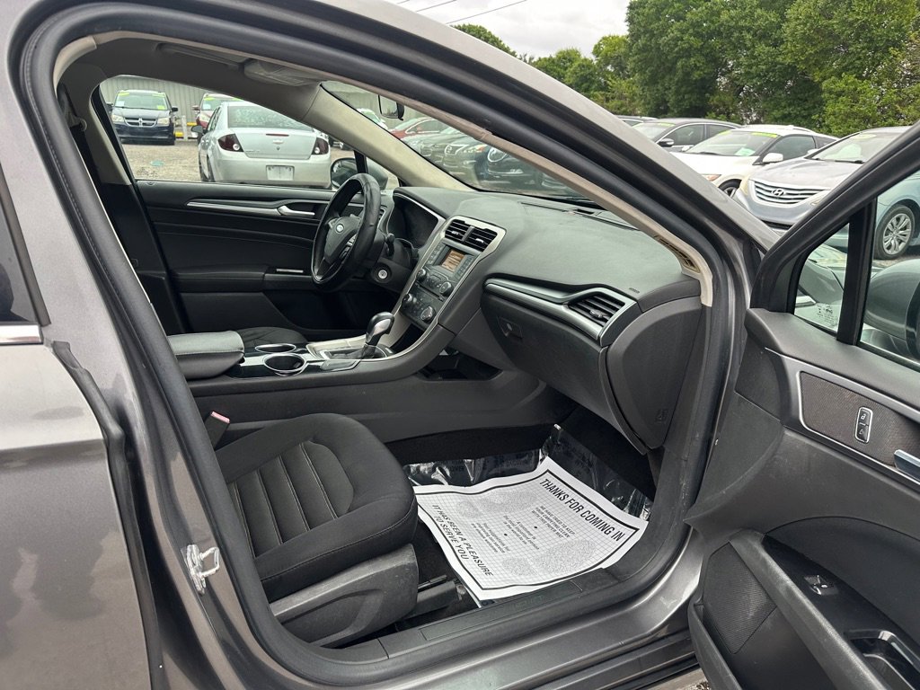 Used 2014 Ford Fusion SE image 12