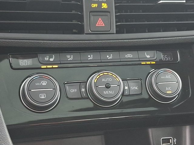 Used 2019 Volkswagen Jetta SE w/ Cold Weather Package FWD image 22