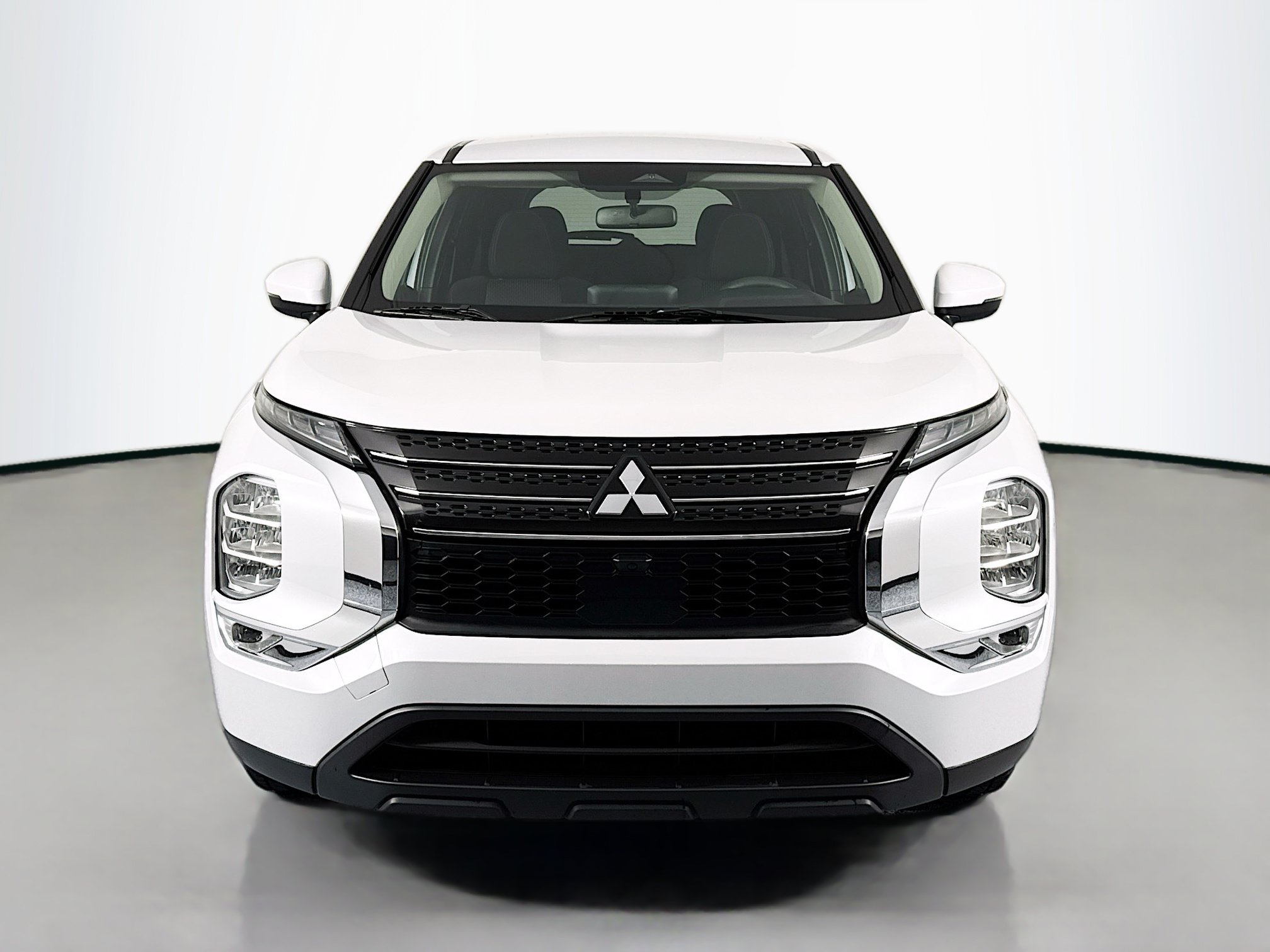 Used 2023 Mitsubishi Outlander ES FWD image 2