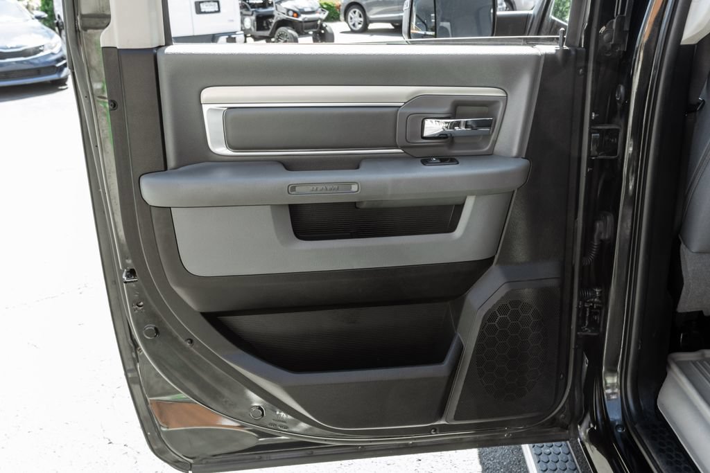 Used 2016 RAM 1500 Classic SLT w/ SLT Plus D←cor Group AWD/4WD image 27