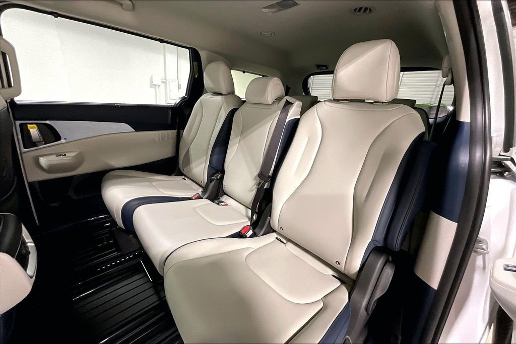 New 2026 Kia Carnival EX FWD image 18