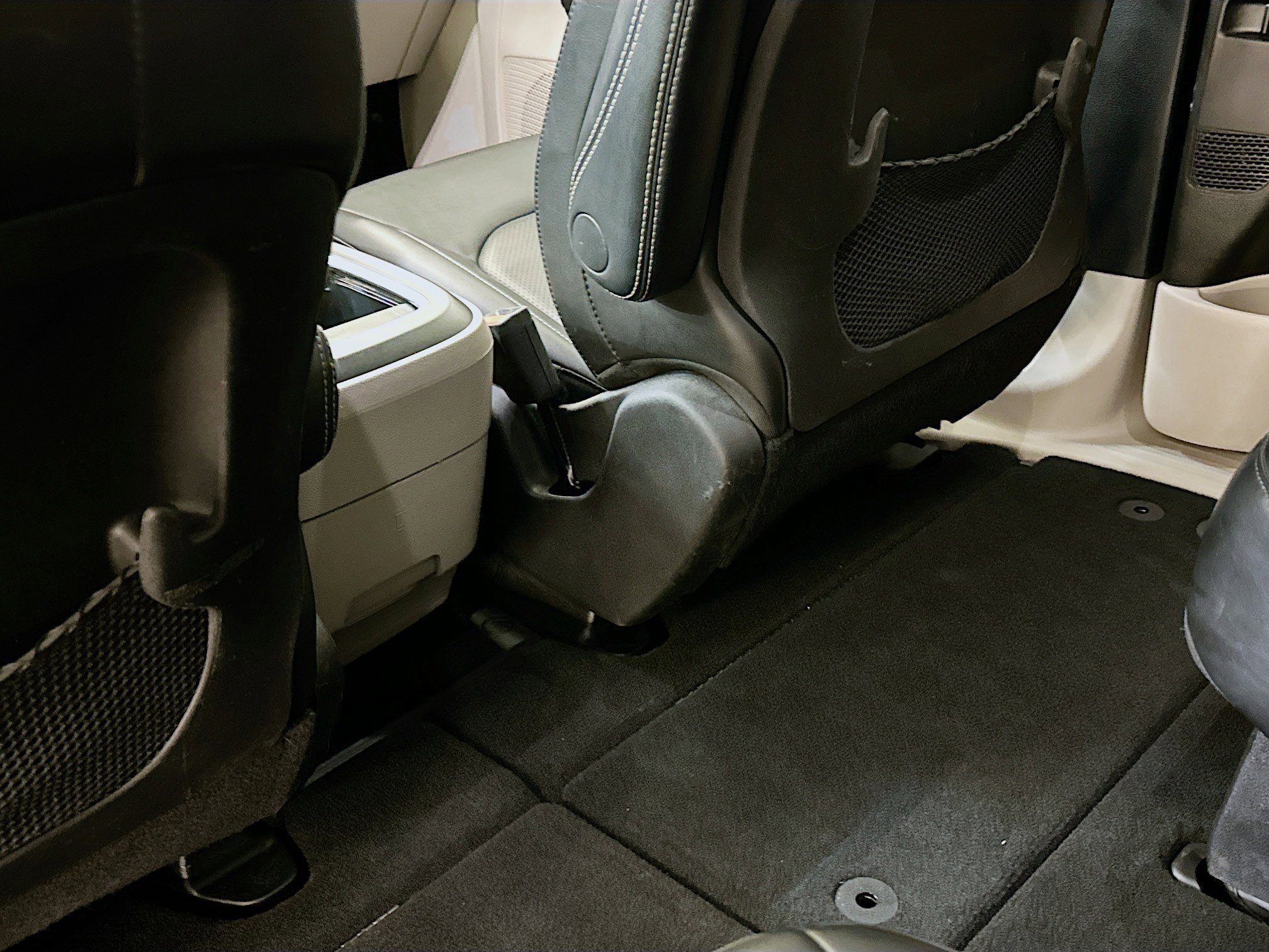 Used 2024 Chrysler Pacifica Touring-L image 27