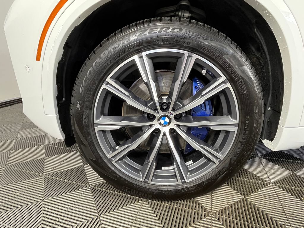 Certified 2025 BMW X5 xDrive40i w/ M Sport Package AWD/4WD image 14
