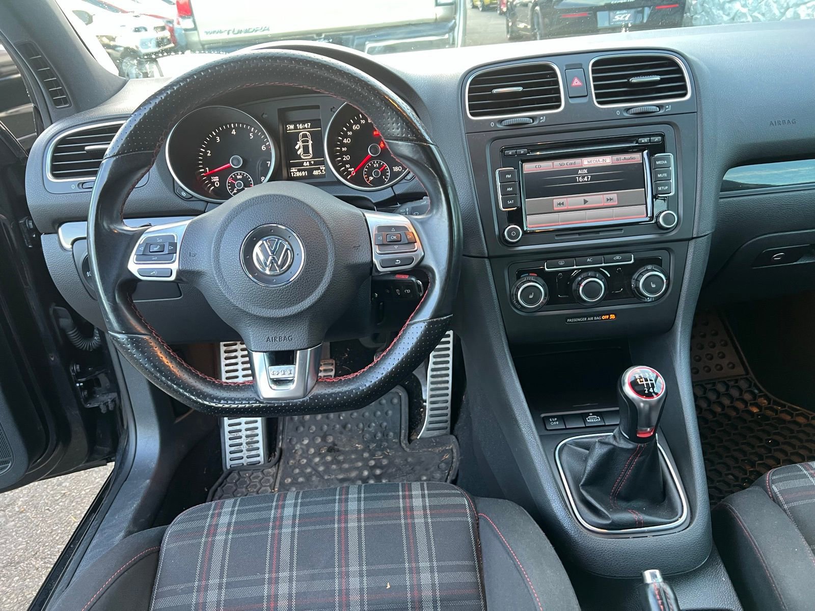 Used 2010 Volkswagen GTI 4-Door image 13