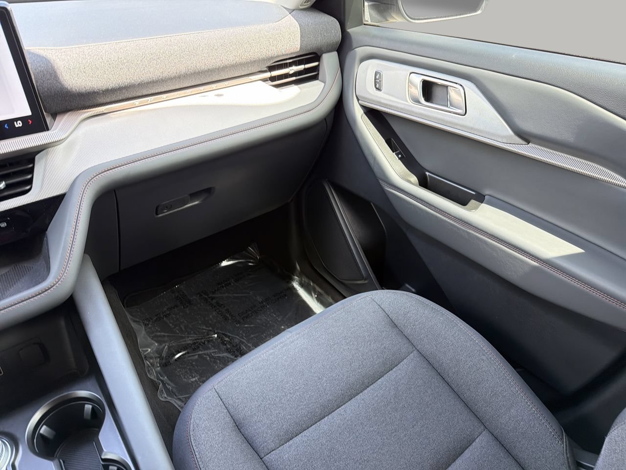 Used 2026 Ford Explorer Active RWD image 18