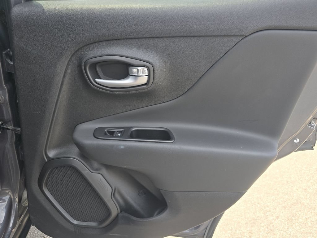 Used 2023 Jeep Renegade Latitude AWD/4WD image 20