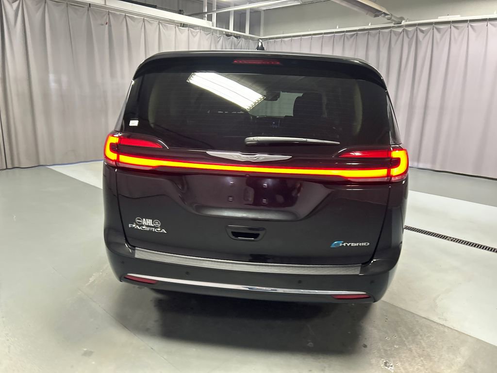 Used 2023 Chrysler Pacifica Touring-L FWD image 6