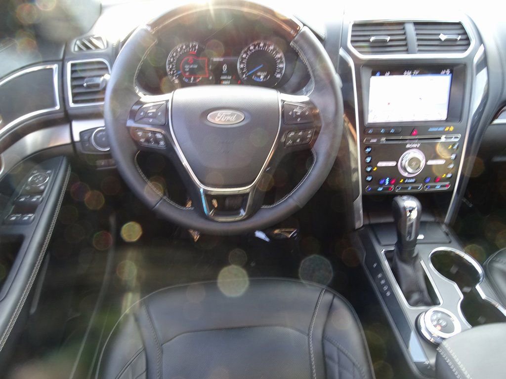Used 2018 Ford Explorer Platinum image 23