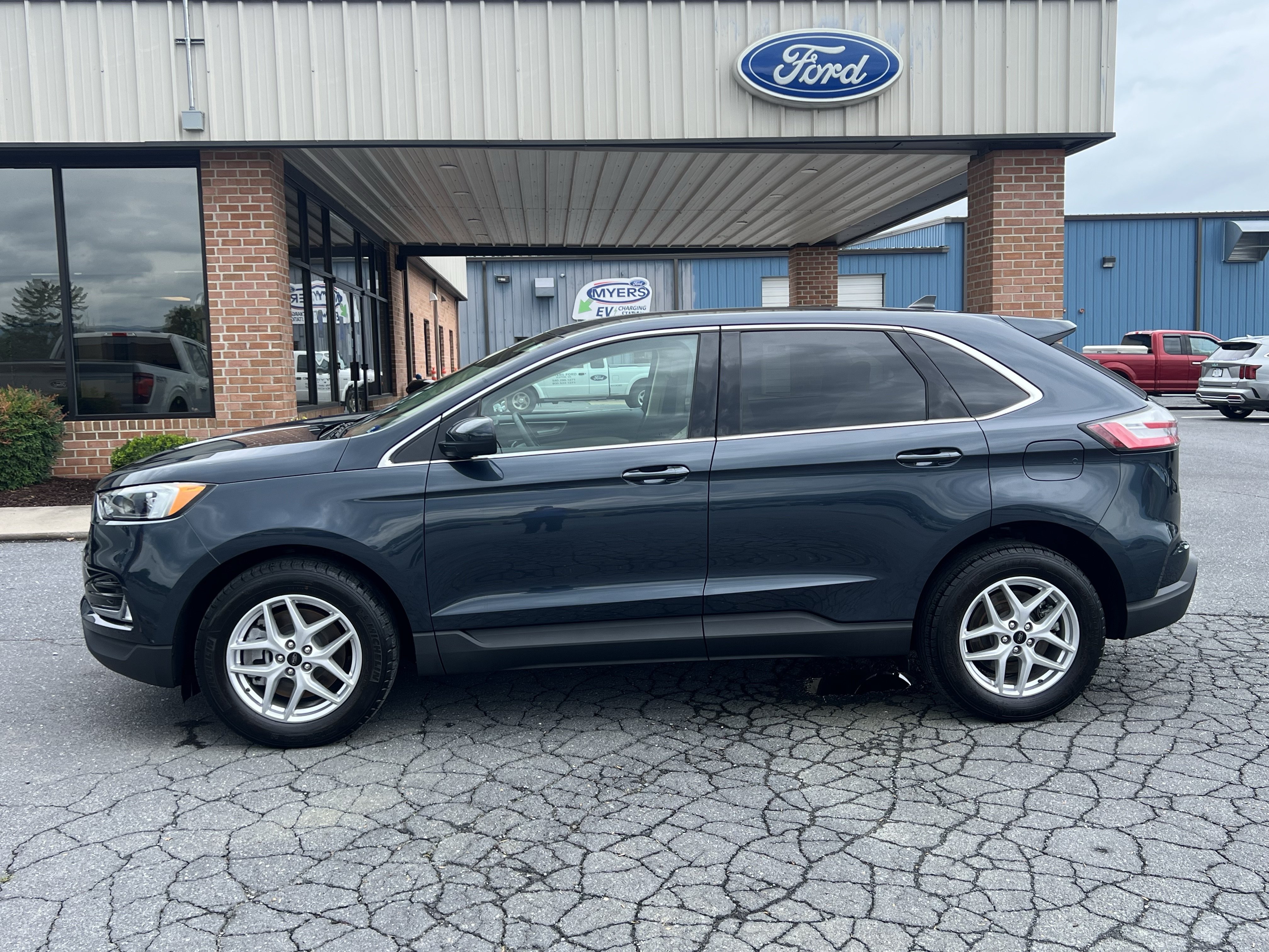 Used 2024 Ford Edge SEL w/ Convenience Package