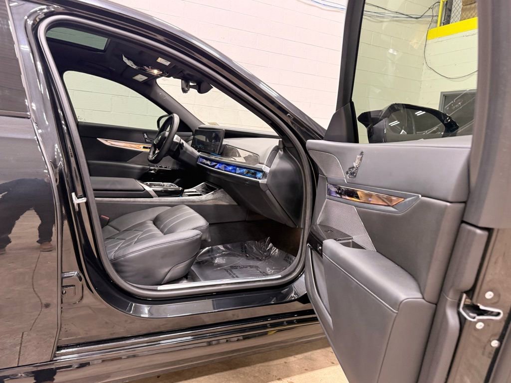 Used 2024 BMW i7 M70 w/ Premium Package image 49