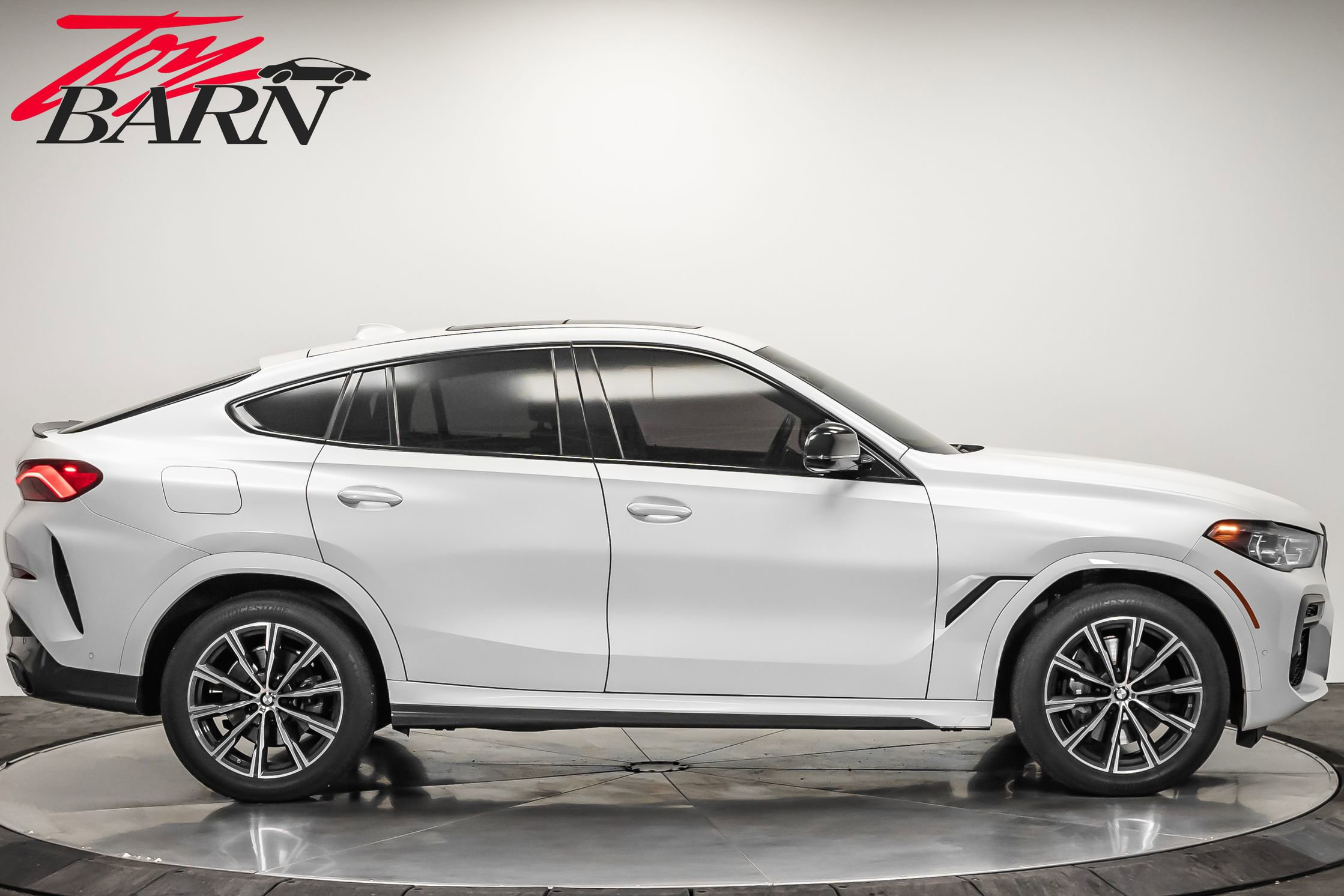 Used 2022 BMW X6 xDrive40i w/ Executive Package image 6