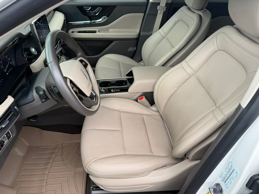 Used 2020 Lincoln Corsair AWD w/ Premium Package image 12