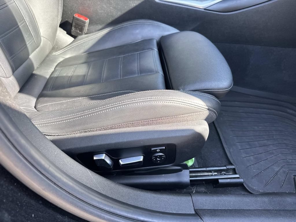 Used 2019 BMW 330i Sedan w/ M Sport Package RWD image 12
