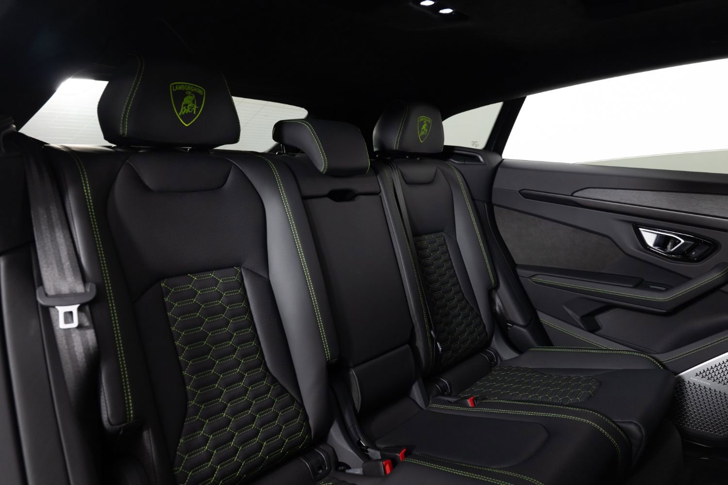 Used 2021 Lamborghini Urus AWD/4WD image 36