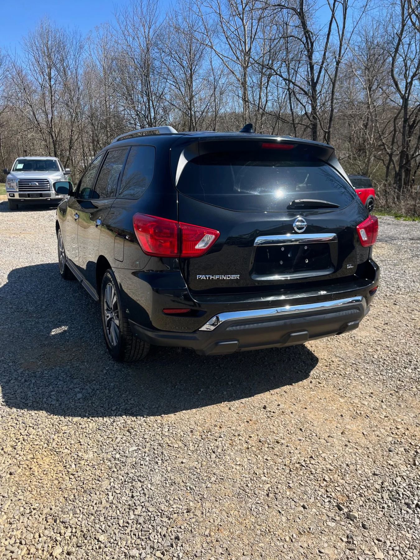 Used 2019 Nissan Pathfinder SL image 2