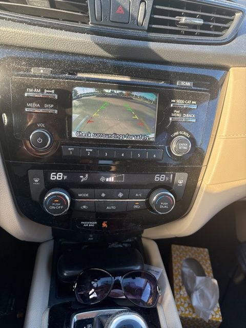 Used 2017 Nissan Rogue SV image 26