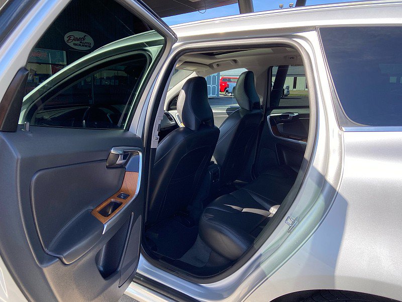 Used 2017 Volvo XC60 T5 Inscription w/ Preferred Option Package AWD/4WD image 16