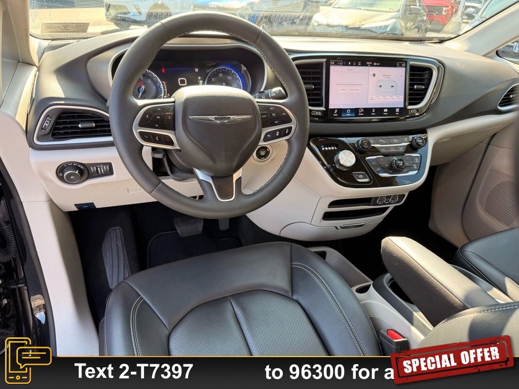 Used 2024 Chrysler Pacifica Touring-L image 12