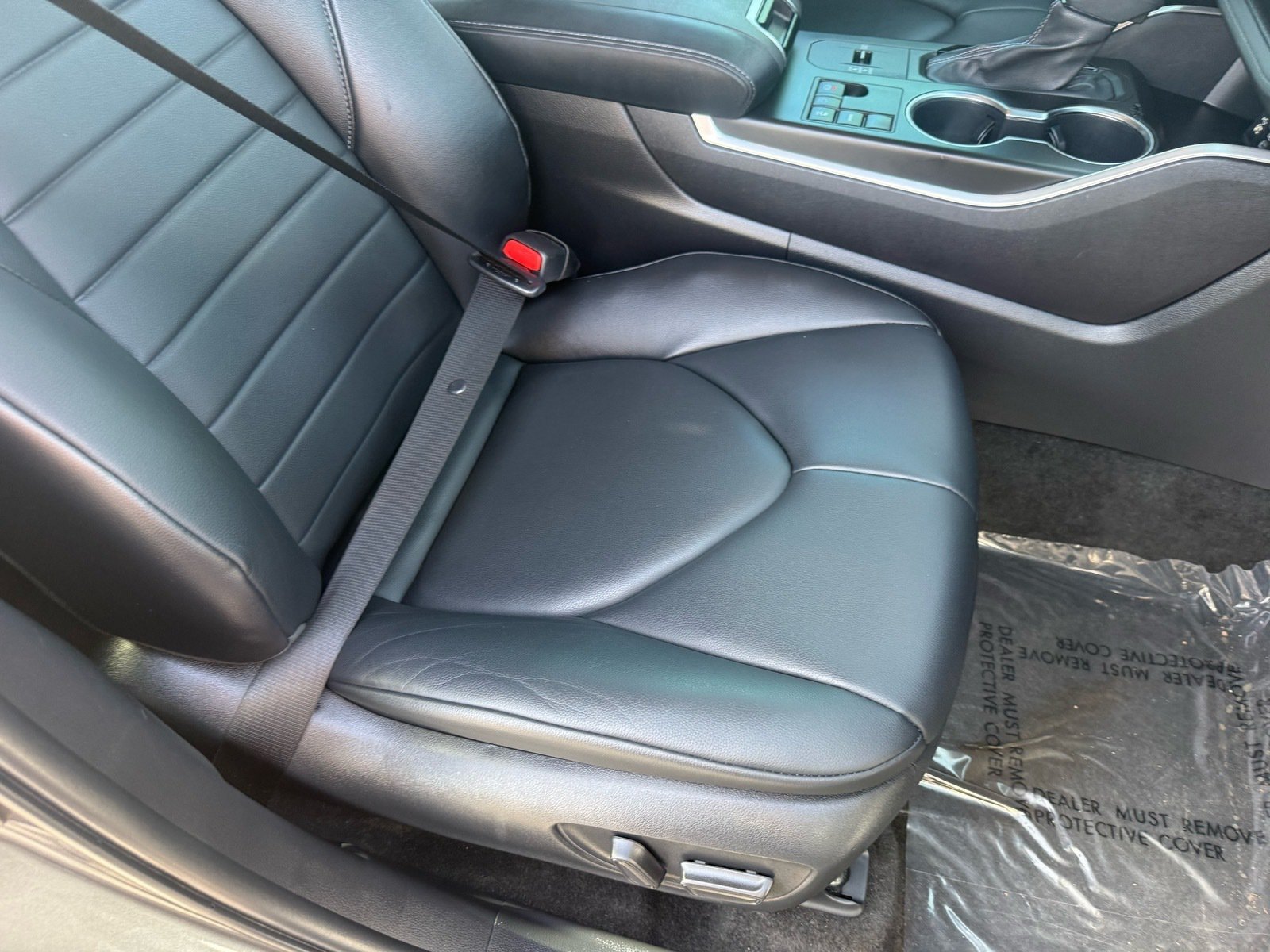 Used 2023 Toyota Highlander XLE FWD image 32