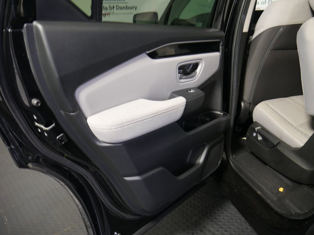 Used 2023 Honda Pilot LX image 11