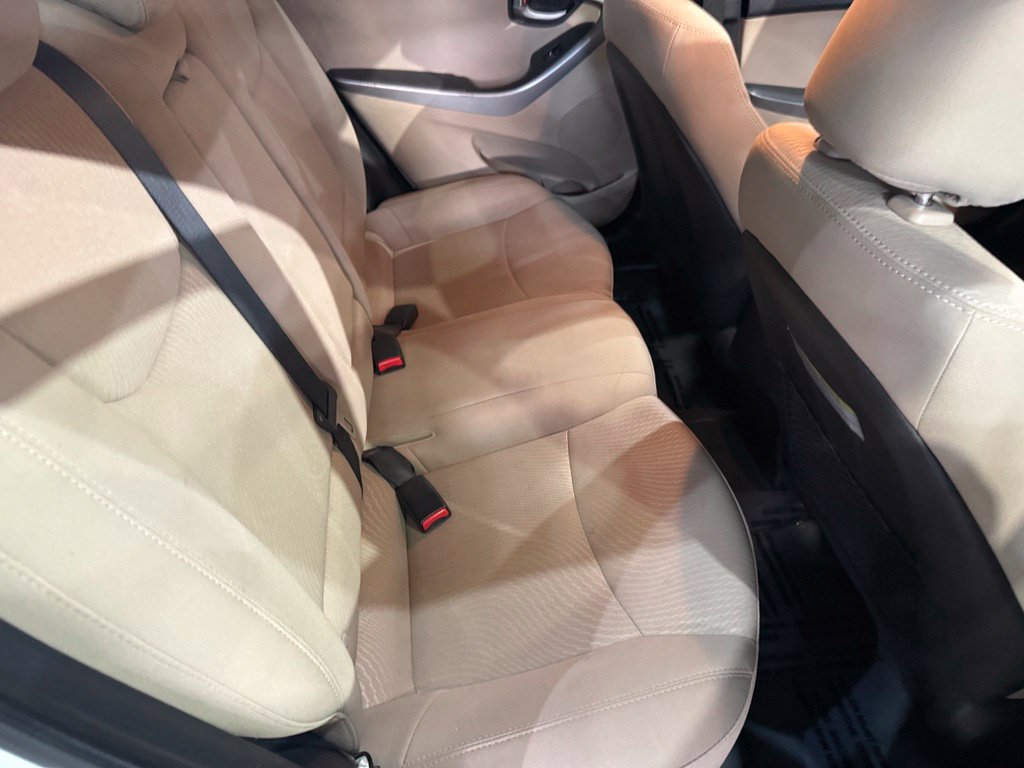 Used 2016 Hyundai Elantra Value Edition FWD image 4