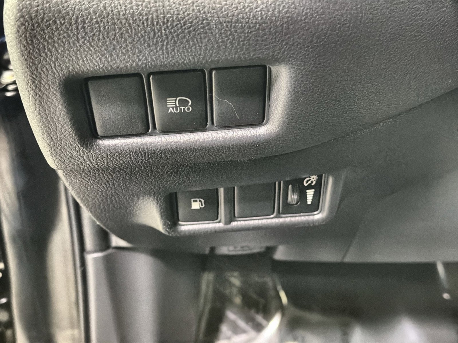 Used 2019 Toyota C-HR XLE image 29