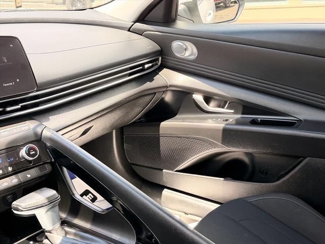 Used 2024 Hyundai Elantra SEL w/ Convenience Package FWD image 15