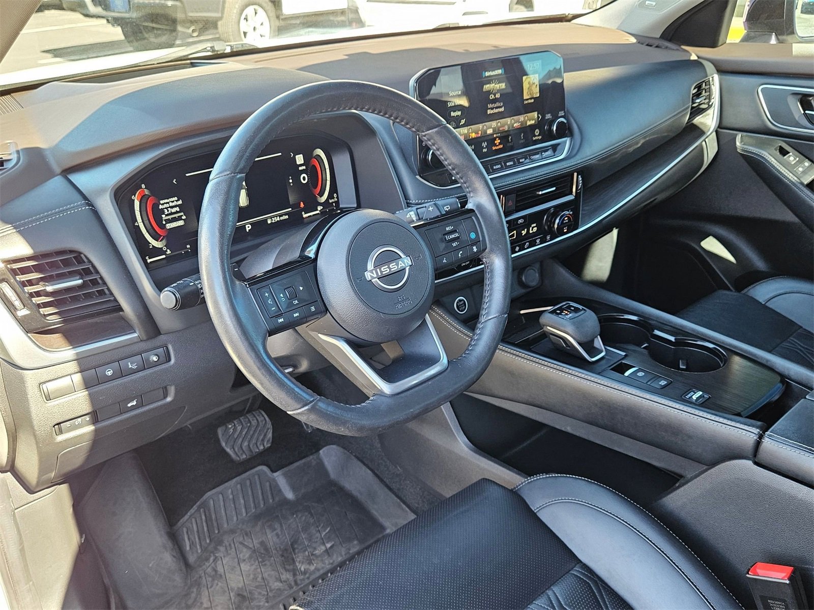 Used 2023 Nissan Rogue Platinum w/ Platinum Premium Package image 12