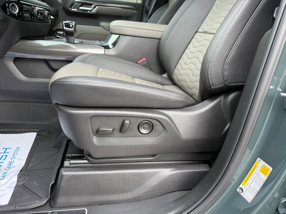 Used 2025 Chevrolet Silverado 1500 ZR2 w/ Technology Package image 30