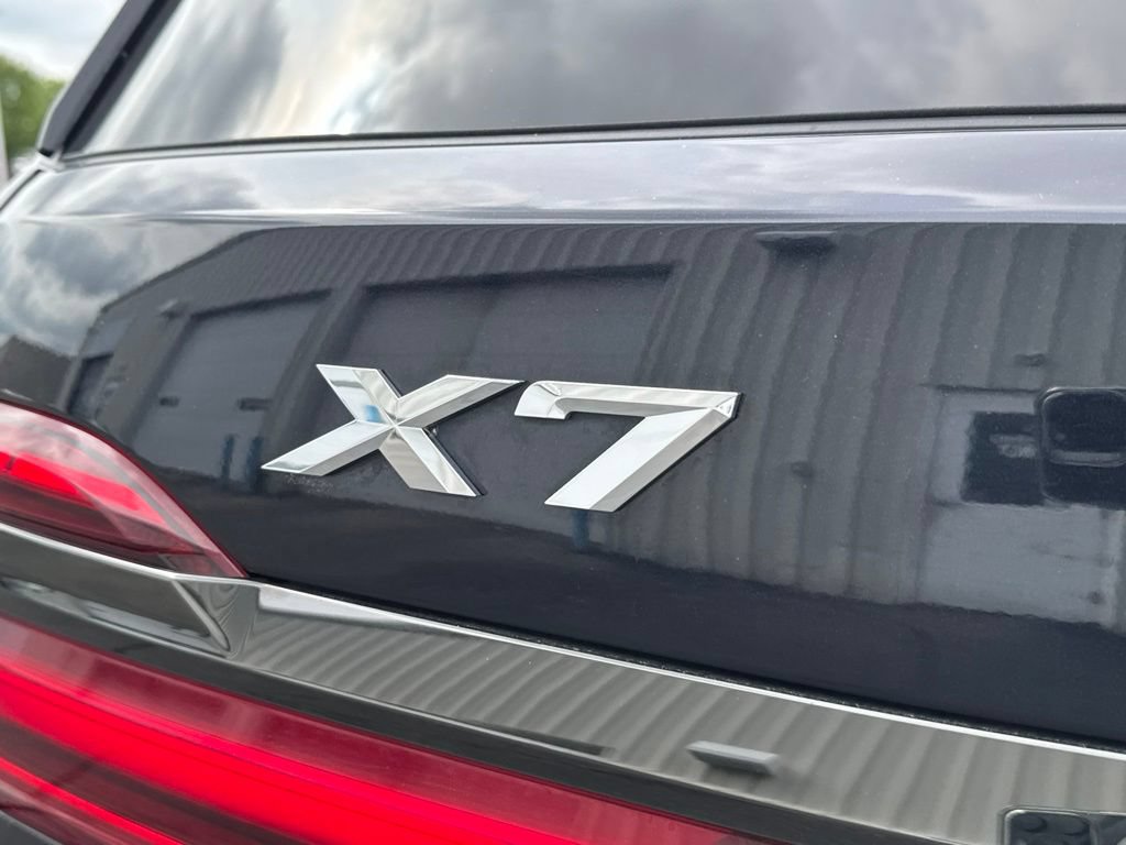 Used 2022 BMW X7 xDrive40i w/ M Sport Package AWD/4WD image 11