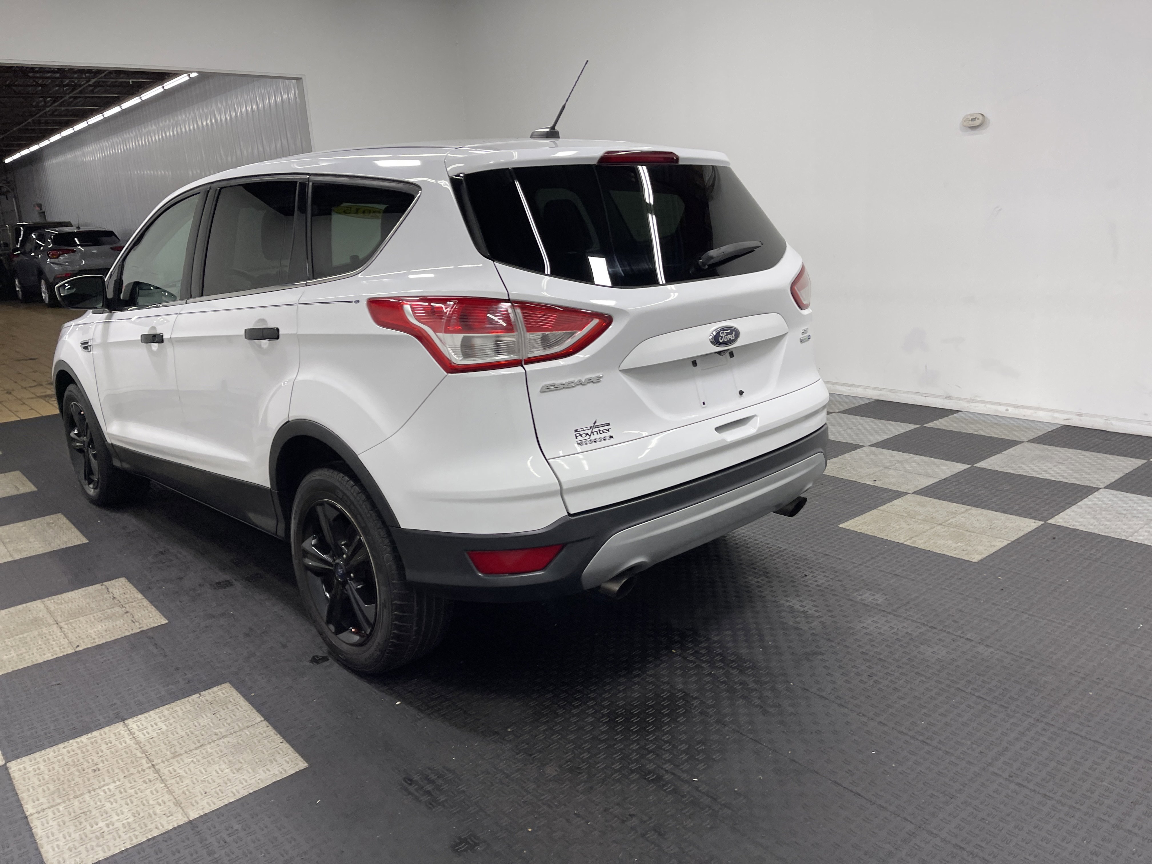 Used 2015 Ford Escape SE image 3