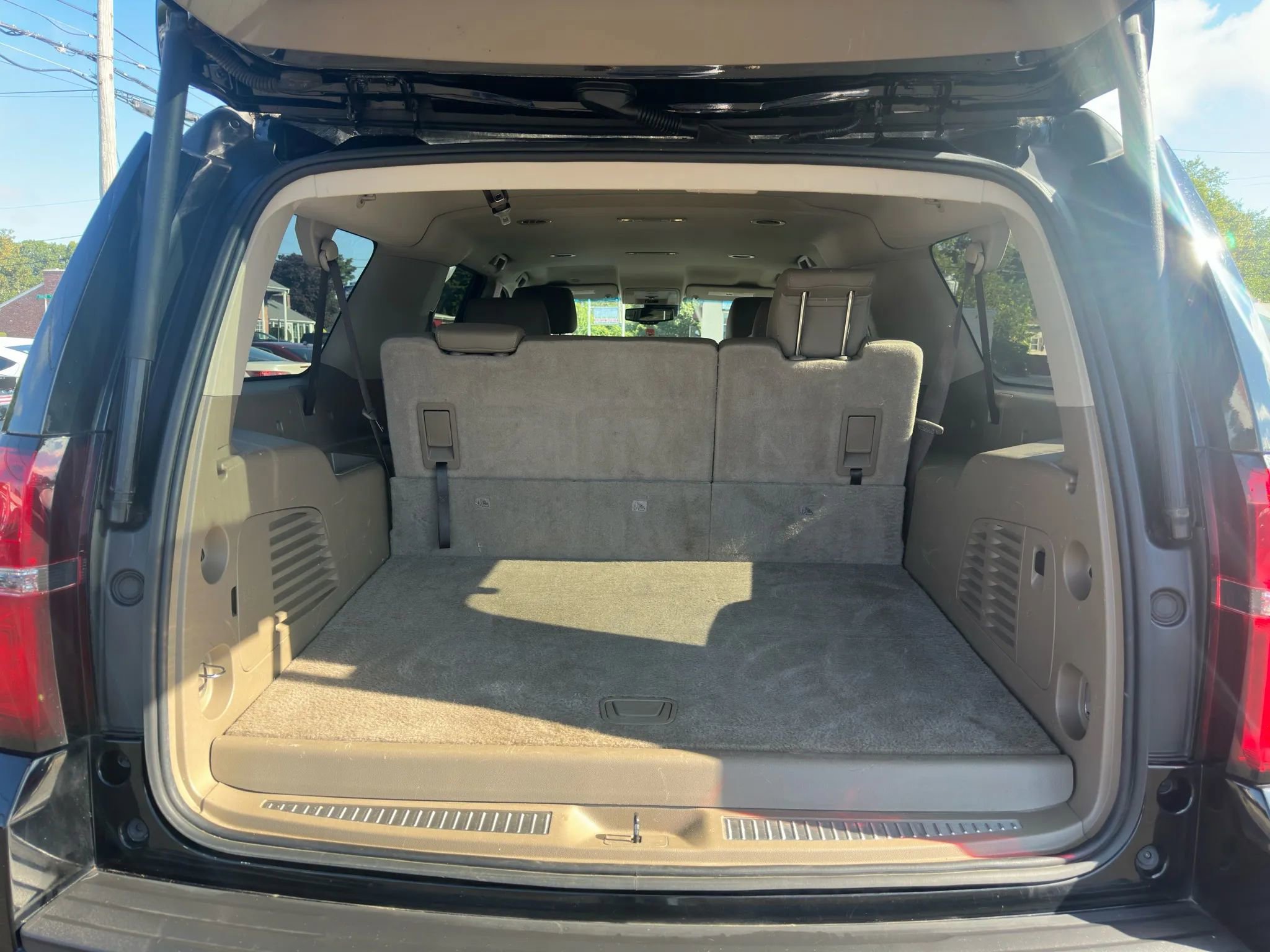 Used 2019 Chevrolet Suburban LT image 6
