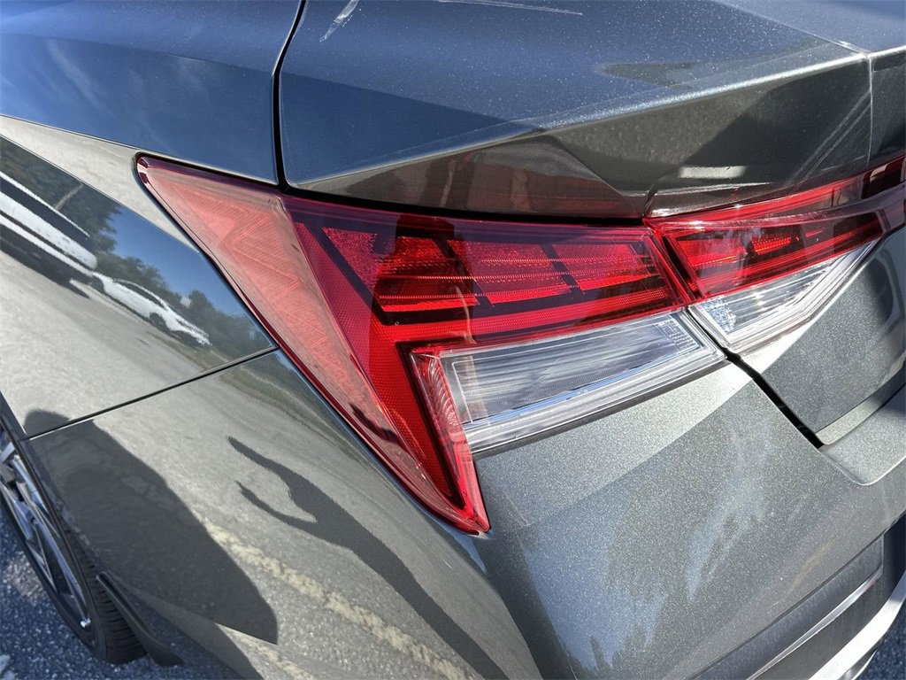 New 2025 Hyundai Elantra Limited image 16