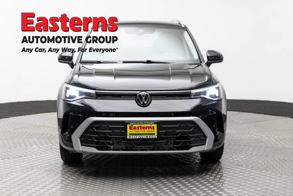 Used 2025 Volkswagen Taos SE FWD image 2