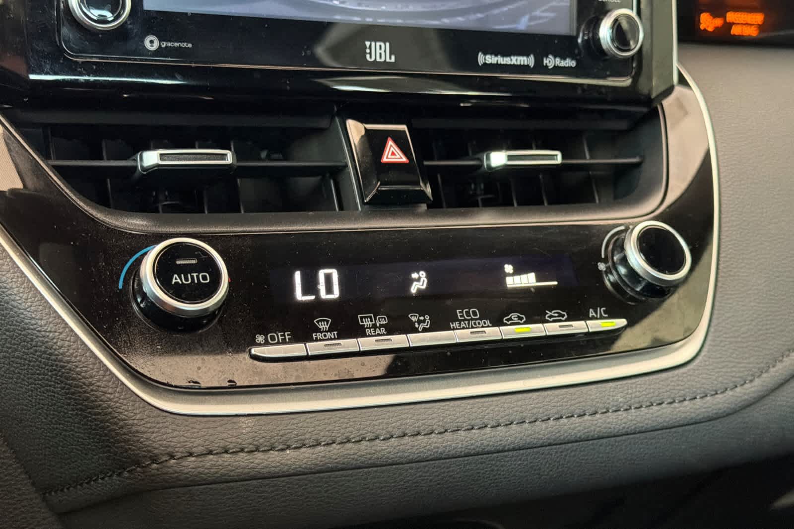 Used 2021 Toyota Corolla SE w/ SE Premium Package FWD image 20