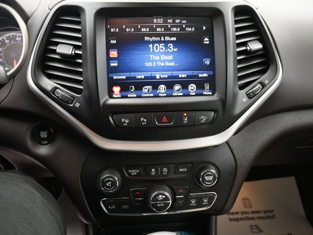 Used 2017 Jeep Cherokee Overland w/ Technology Group AWD/4WD image 19