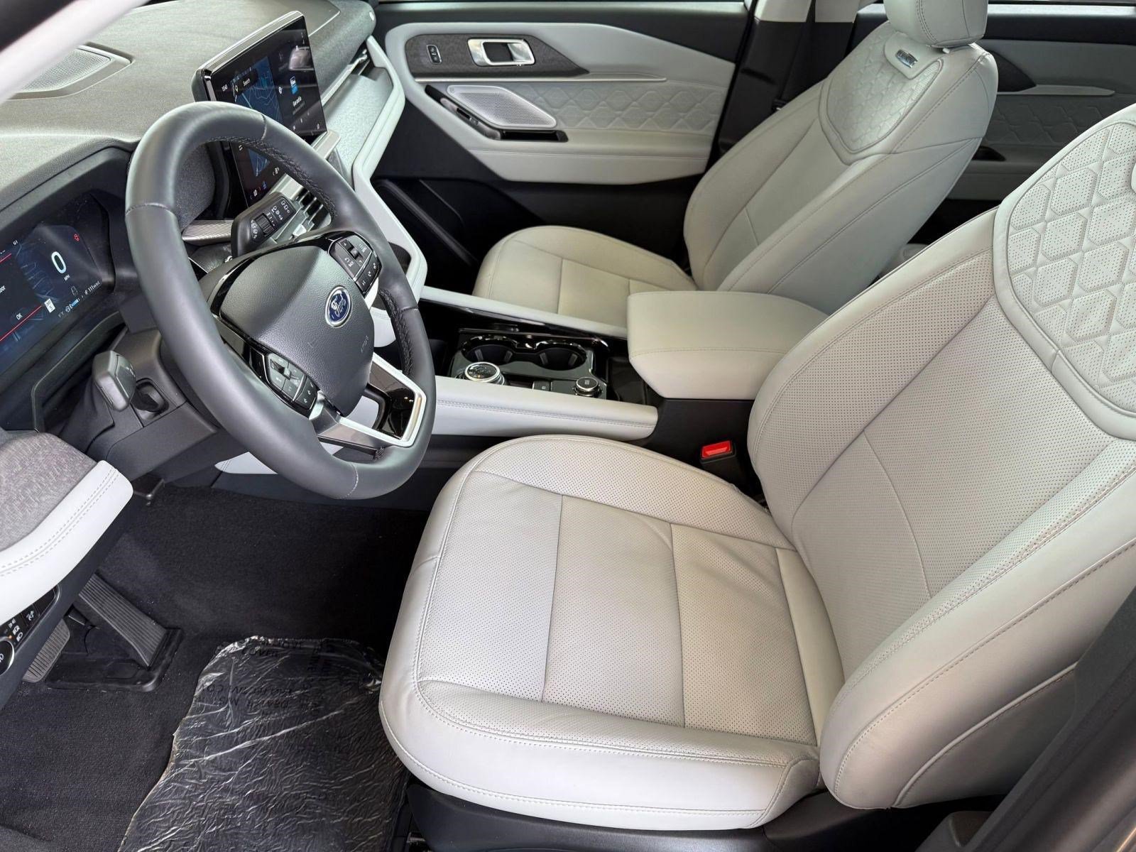 New 2026 Ford Explorer Platinum w/ LUX Leather Package AWD/4WD image 5