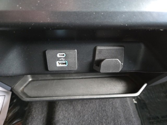 Used 2023 Ford F150 XLT w/ Trailer Tow Package image 12