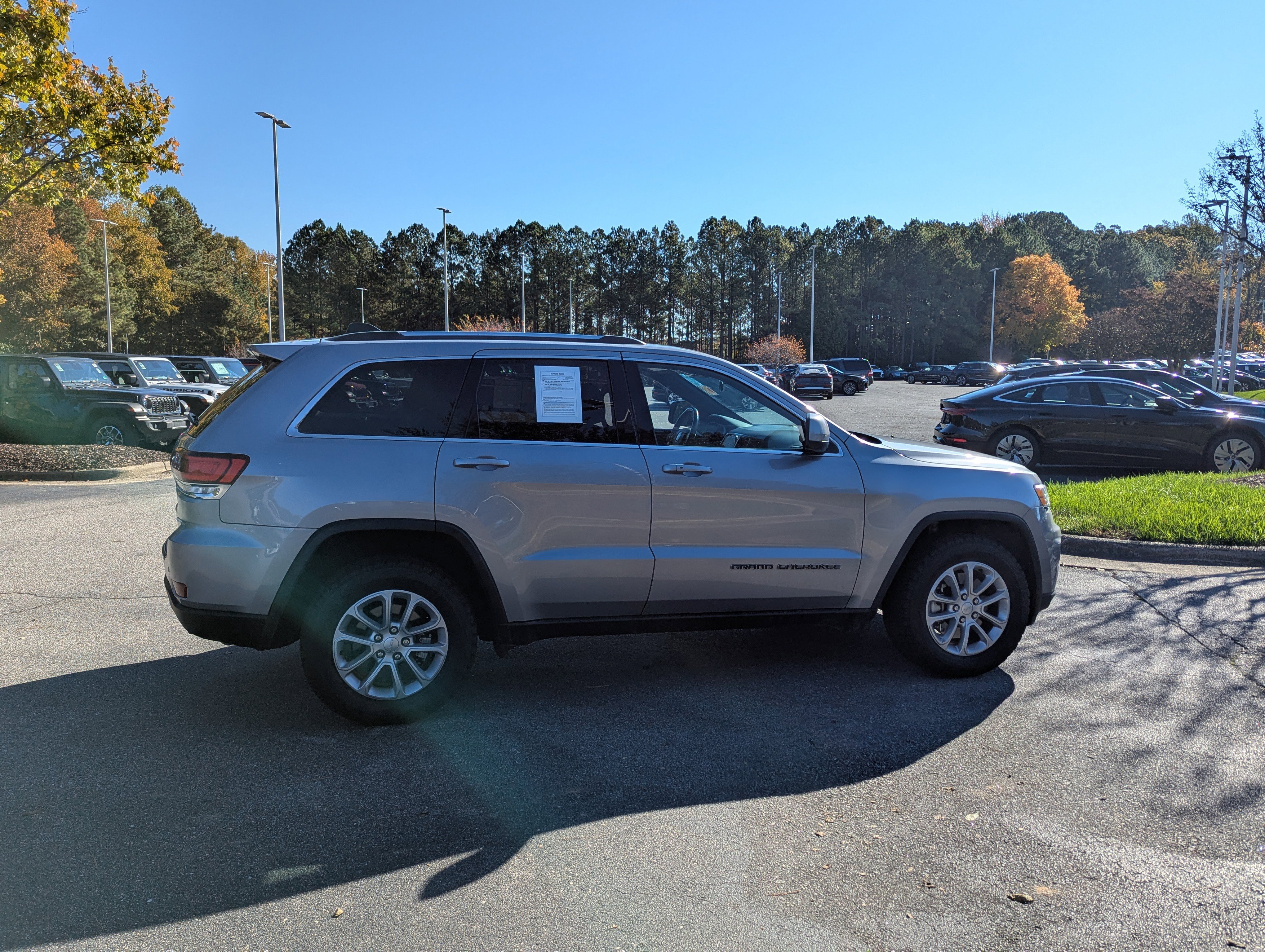 Used 2021 Jeep Grand Cherokee Laredo X image 4