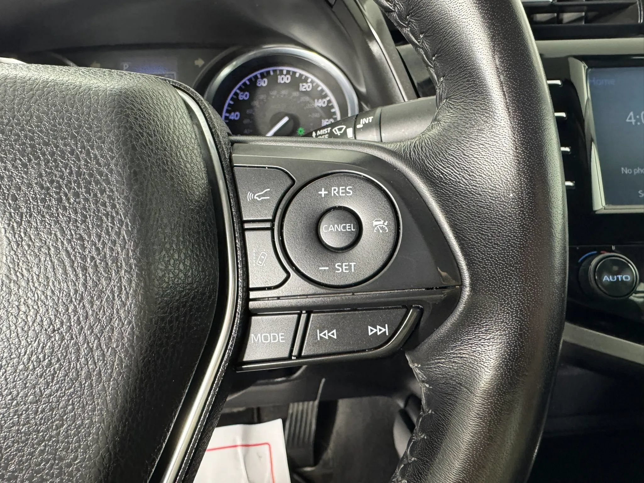 Used 2019 Toyota Camry SE w/ Convenience Package FWD image 16
