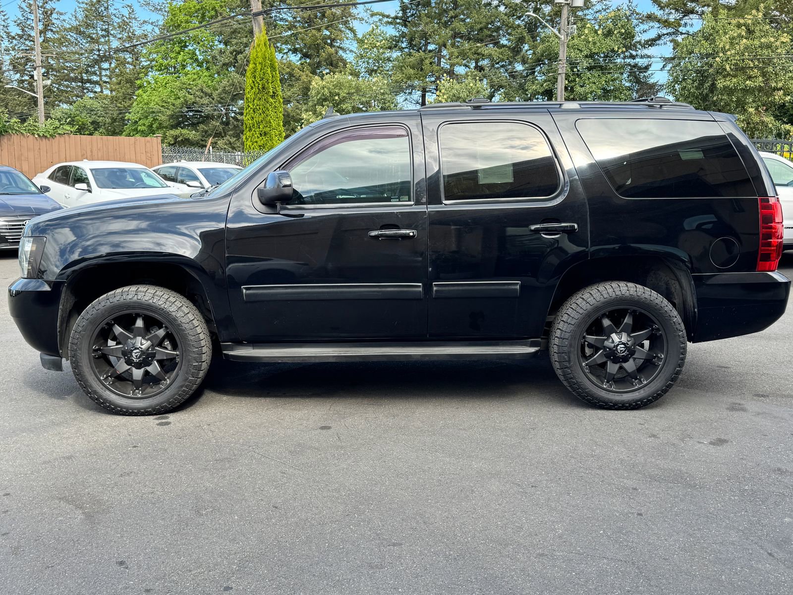 Used 2013 Chevrolet Tahoe LT w/ Luxury Package AWD/4WD image 4