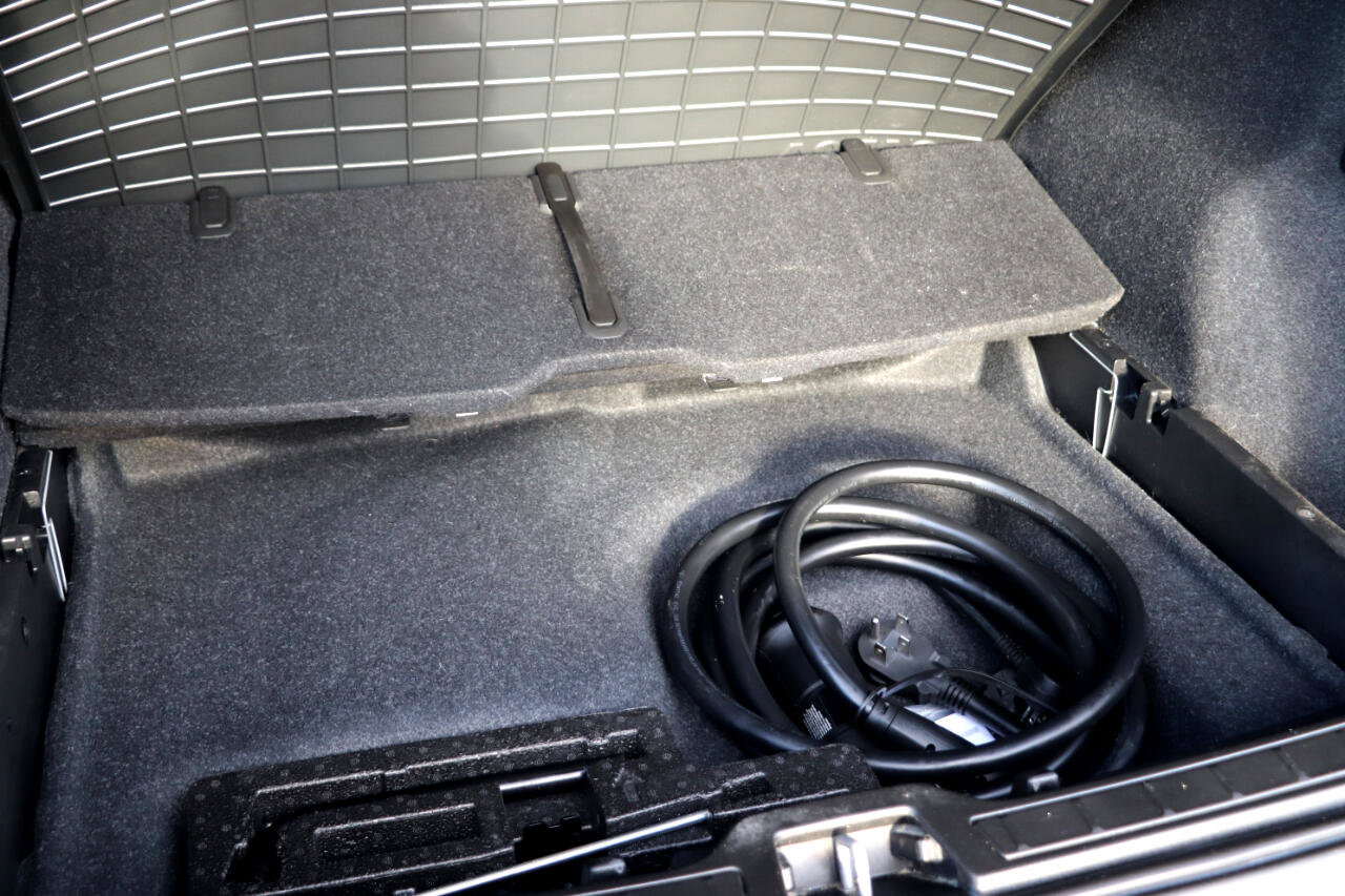 Used 2022 Volvo XC40 P8 Recharge Plus image 10