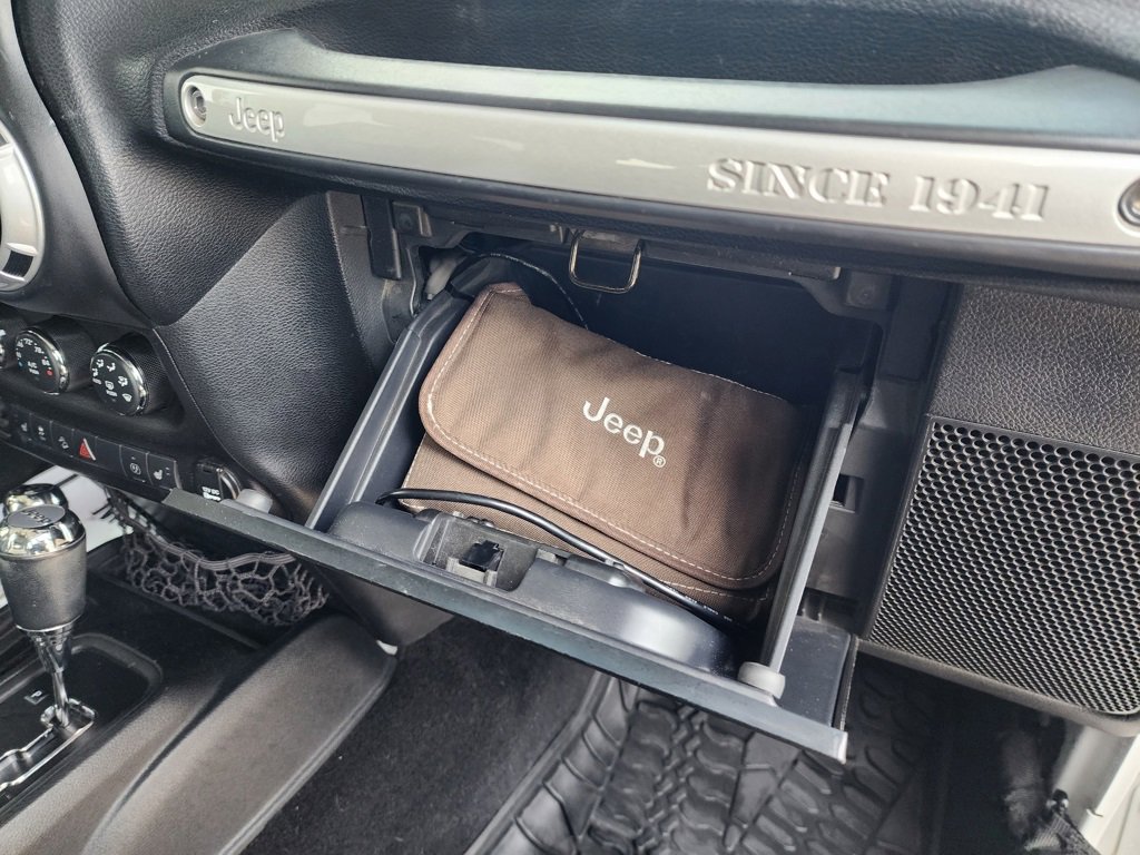 Used 2017 Jeep Wrangler Unlimited Rubicon image 41