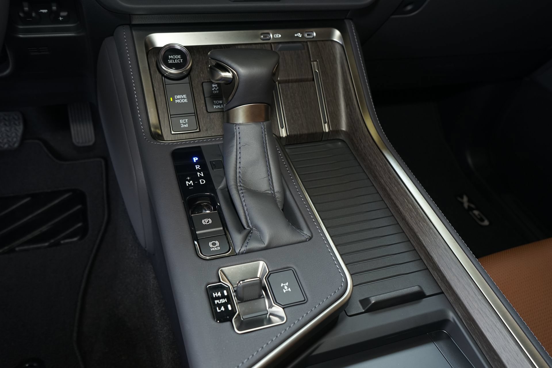Used 2026 Lexus GX 550 w/ Accessory Package (31) AWD/4WD image 12