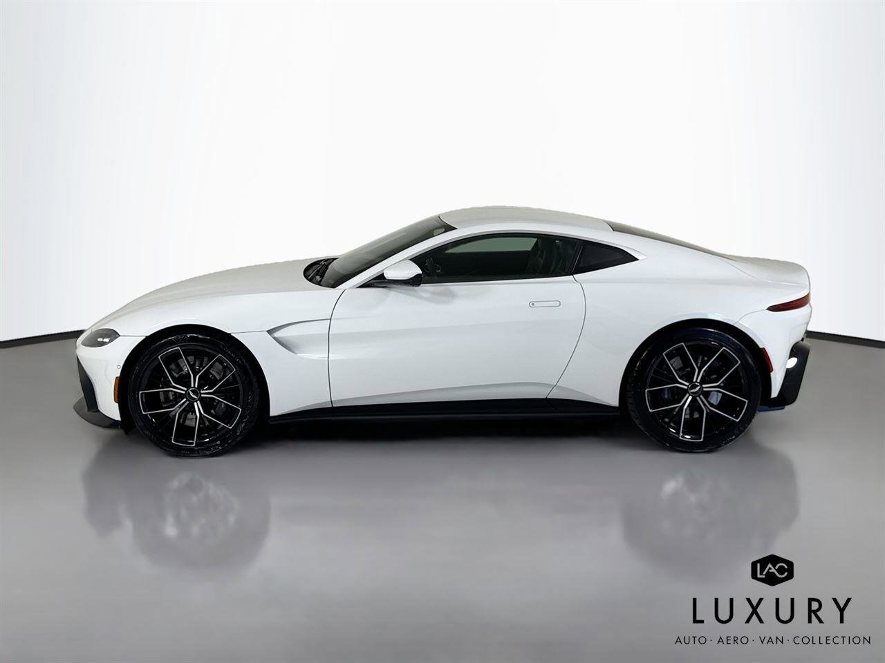 Used 2022 Aston Martin V8 Vantage Coupe RWD image 9