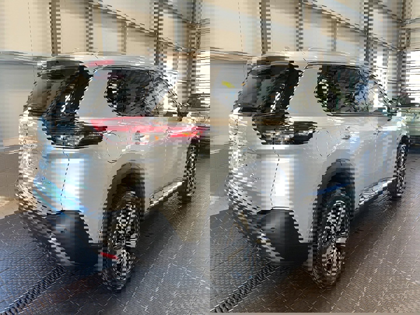 Used 2023 Nissan Rogue SL w/ SL Premium Package image 15